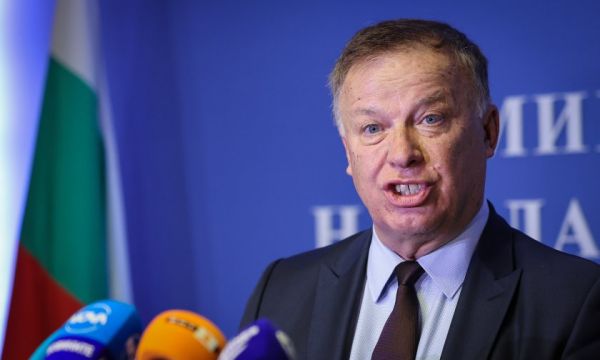 Попов: УЕФА препоръчва да се играе пред празни трибуни