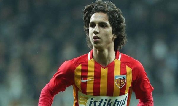 Барселона обяви за трансфера на 17-годишен турчин 