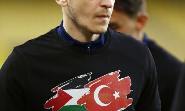 Играчите на Фенербахче подкрепиха палестинците