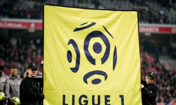 Френски сенатори поискаха доиграване на сезона в Лига 1