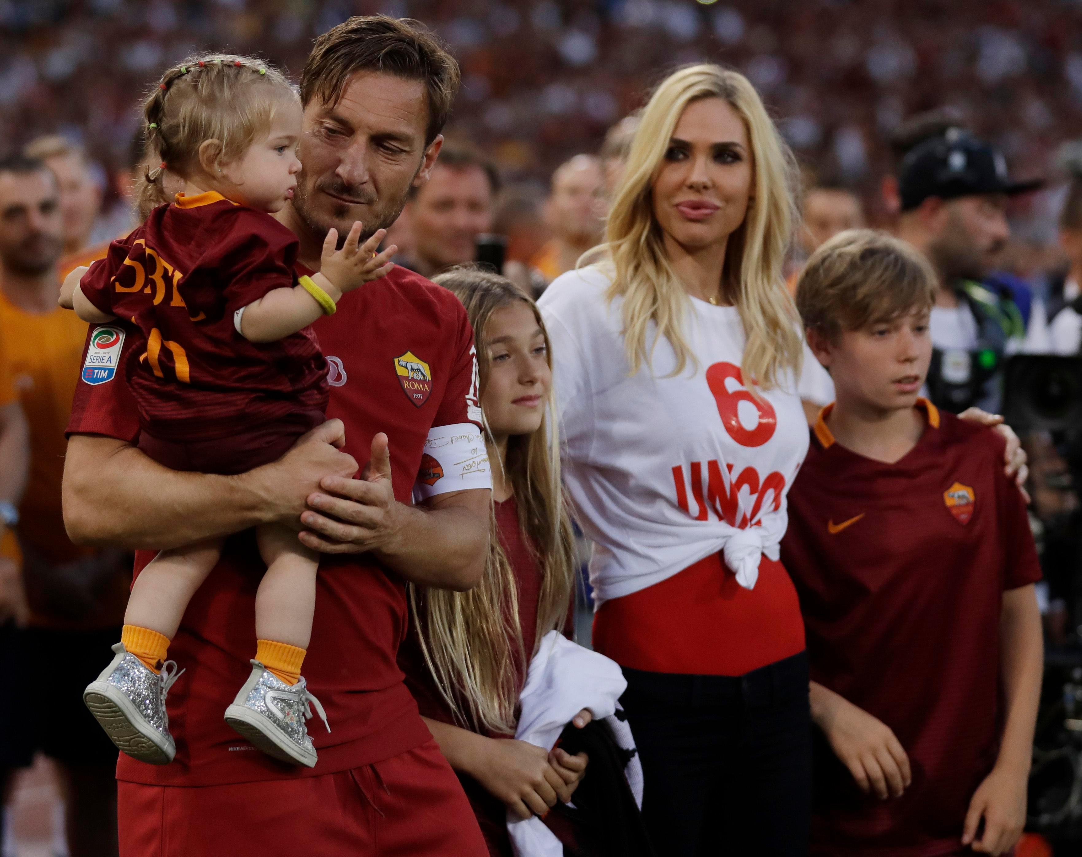 Тоти не успя да сдържи сълзите си в последния мач за Рома (видео)