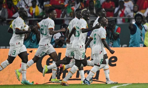 Камерун измъкна победата и се класира за плейофите