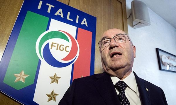Шефът на италианския футбол ще подаде оставка 