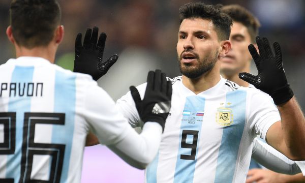 Агуеро подобри Марадона, но иска още от Аржентина
